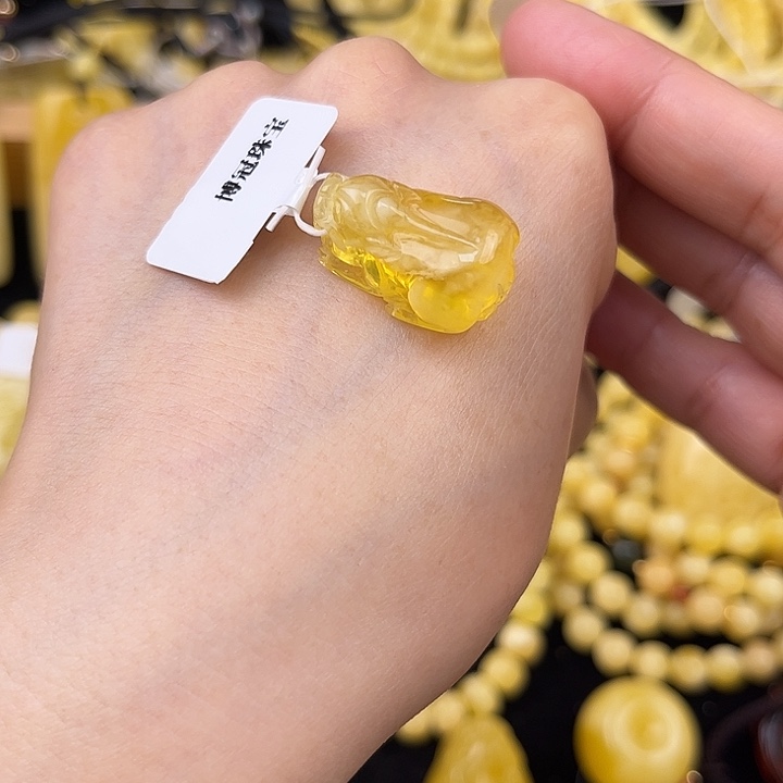 琥珀未镶嵌颈饰琥珀