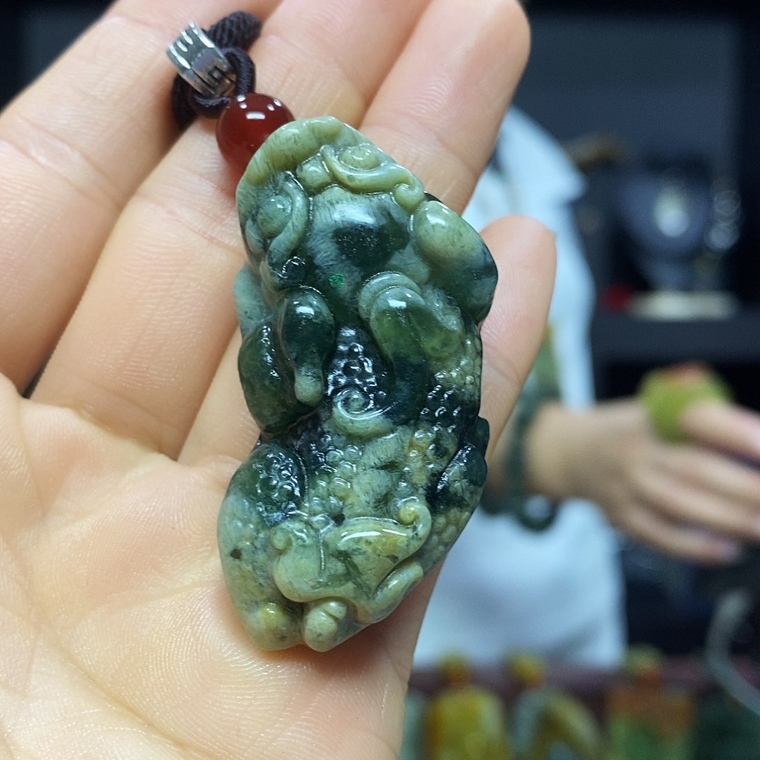 未镶嵌岫玉挂件吊坠