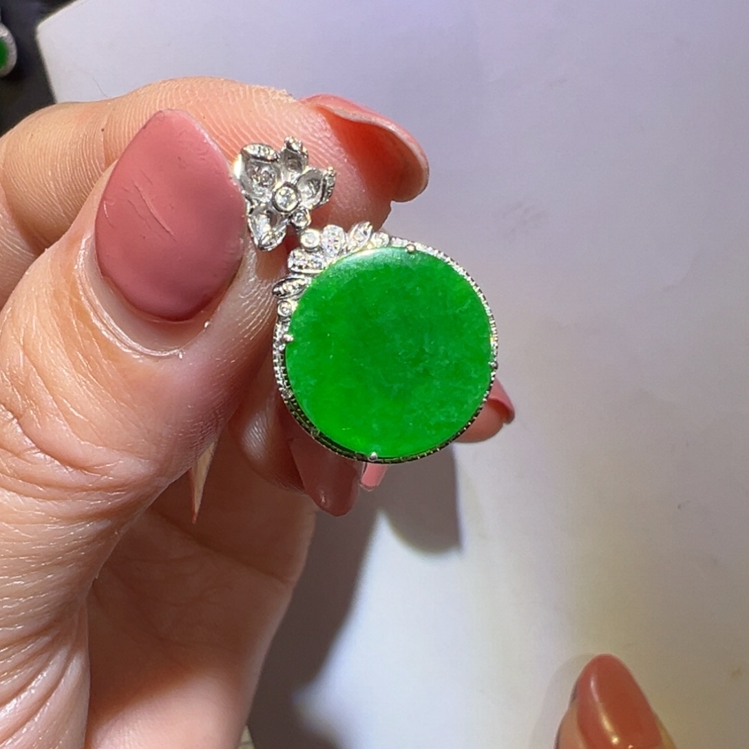 翡翠颈饰18K金镶嵌吊坠