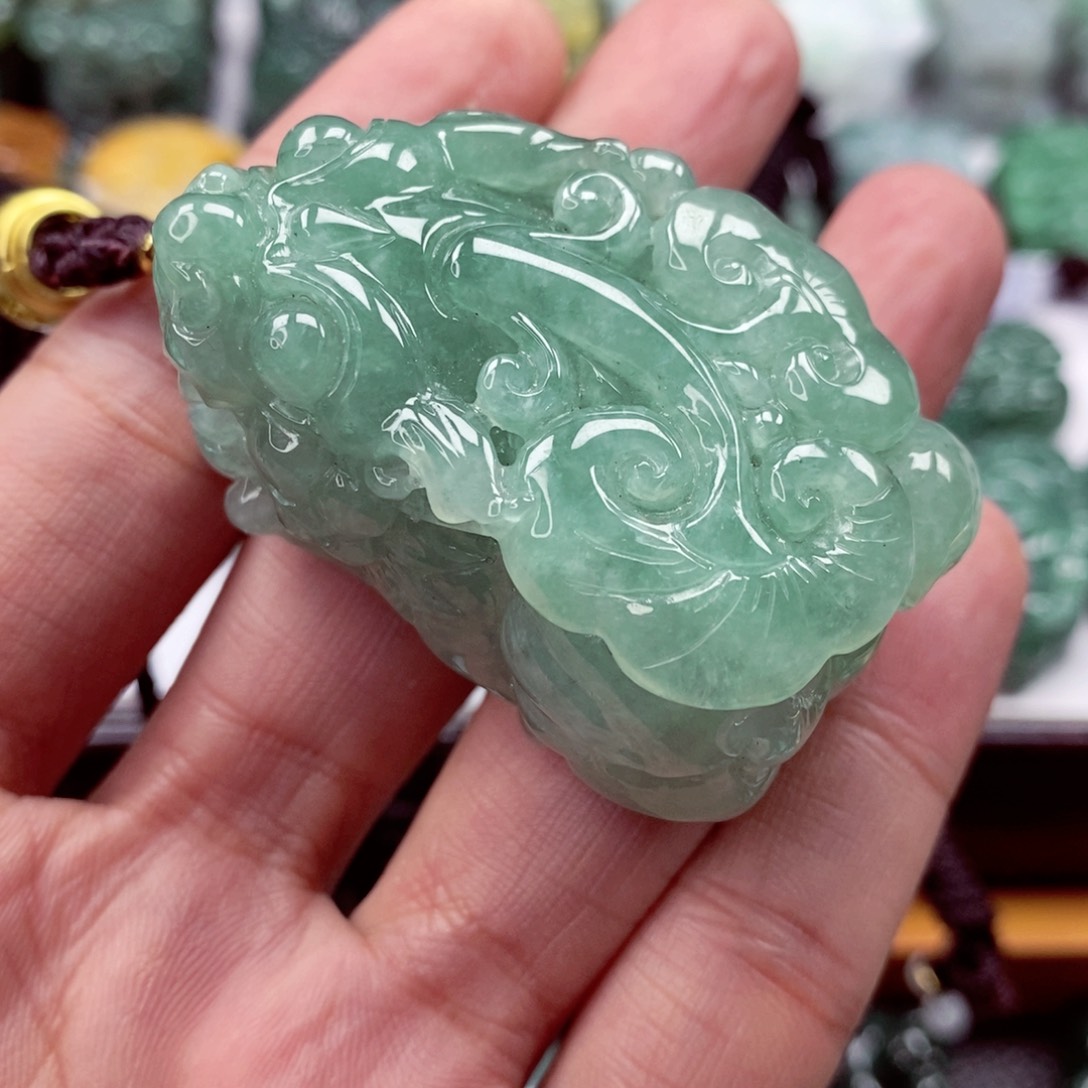 翡翠颈饰未镶嵌翡翠