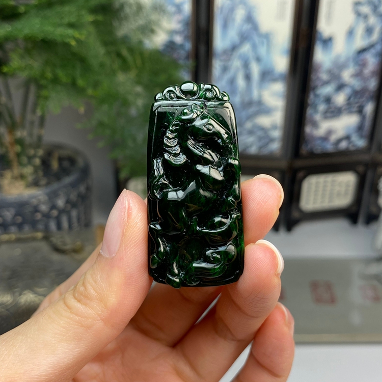 老料满绿辣色生肖马挂件吊坠 天然翡翠A货