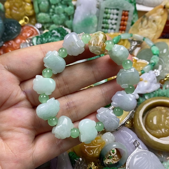 翡翠吊坠(赠链)未镶嵌