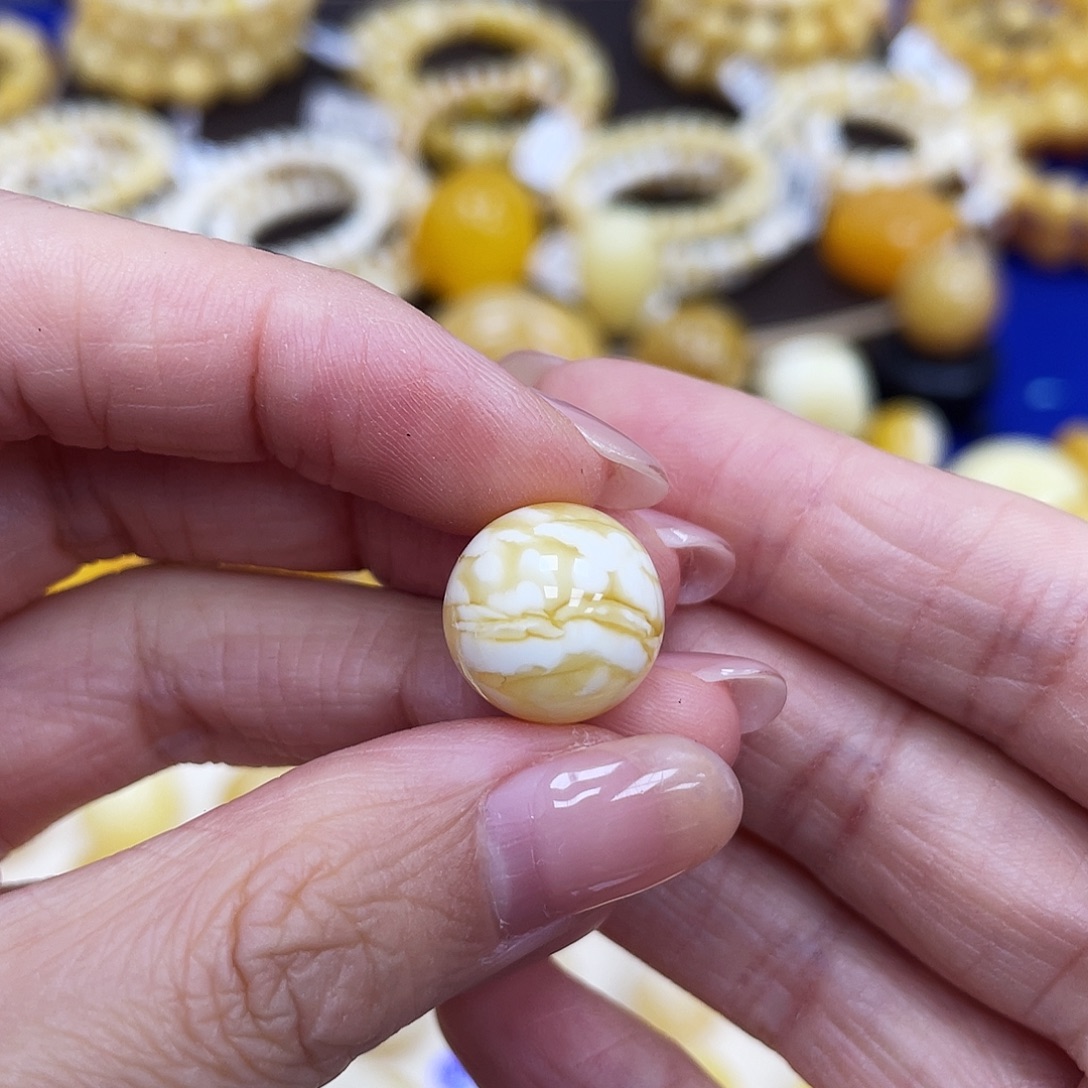 风***漫琥珀未镶嵌裸石13.6mm