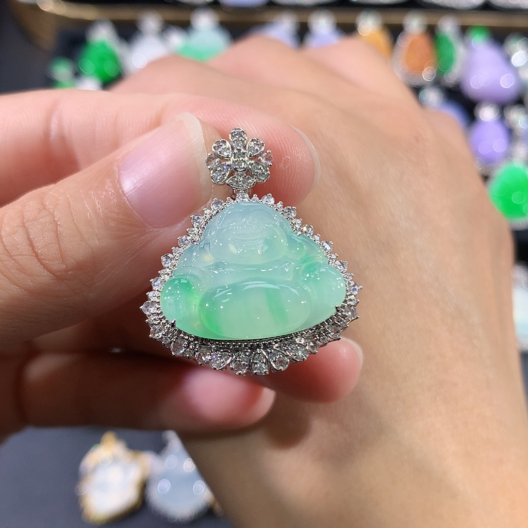 翡翠18K金镶嵌颈饰