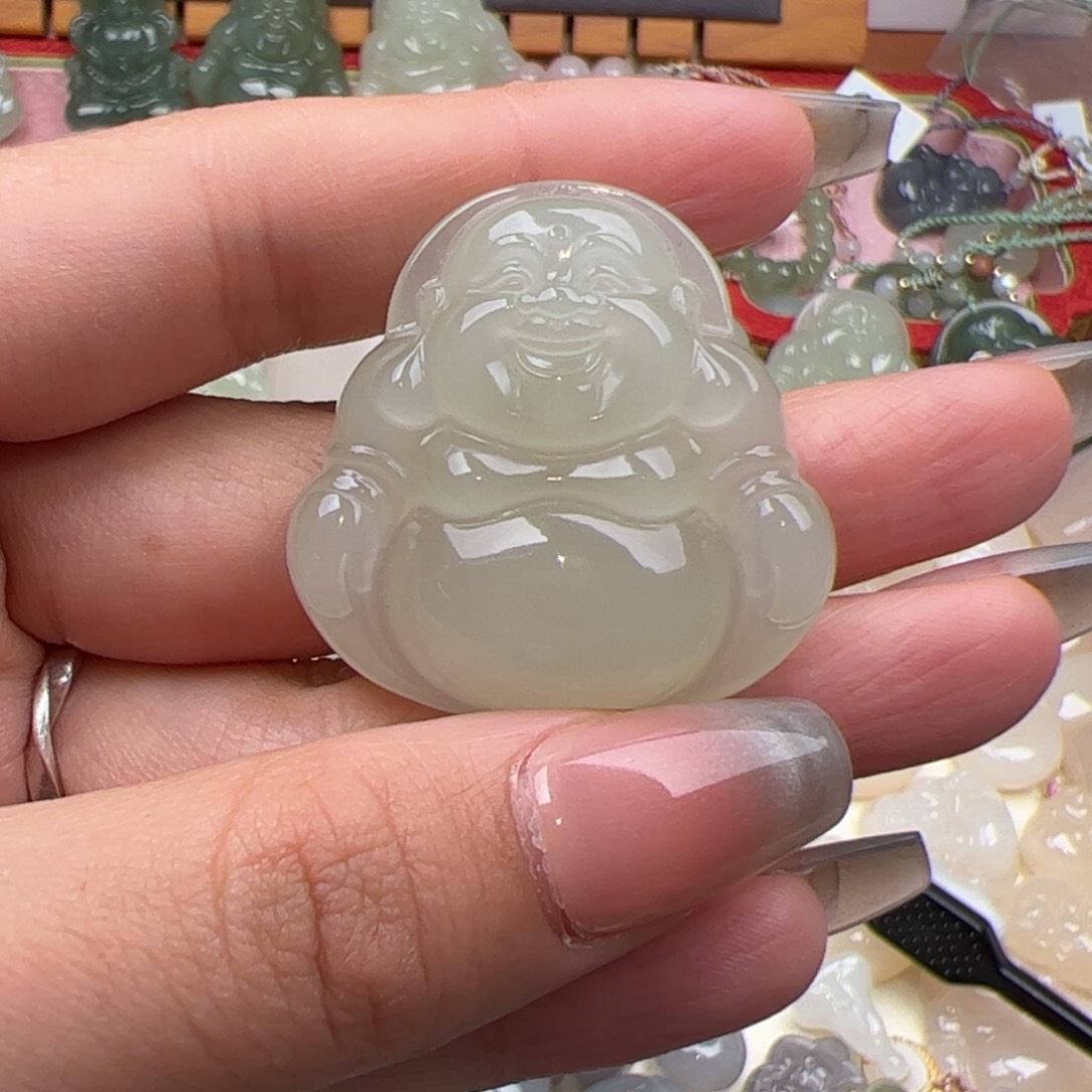 和田玉颈饰未镶嵌就***呀