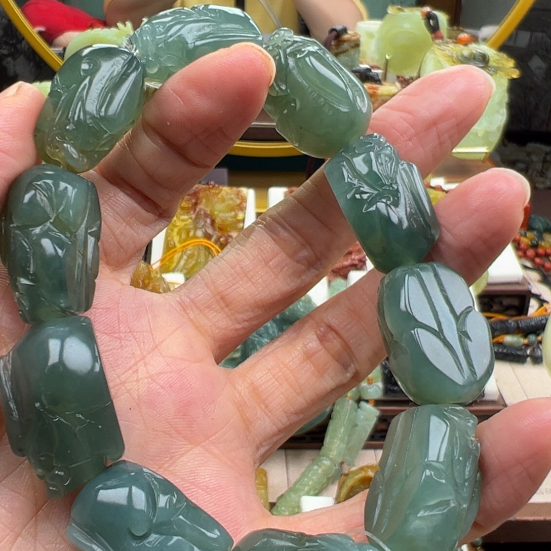 岫玉未镶嵌挂件手链