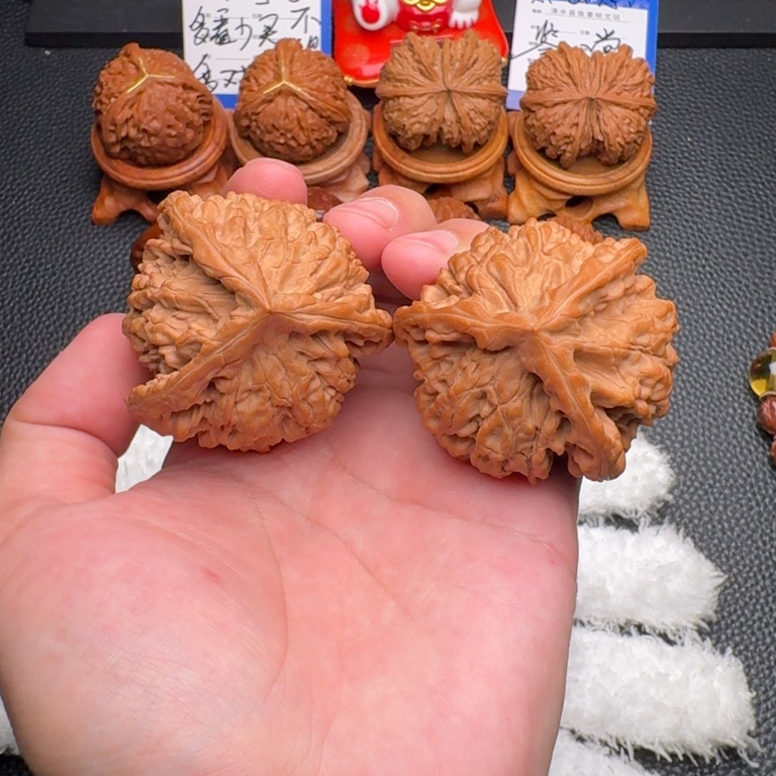 桃核把件麒麟纹官帽三棱粗筋