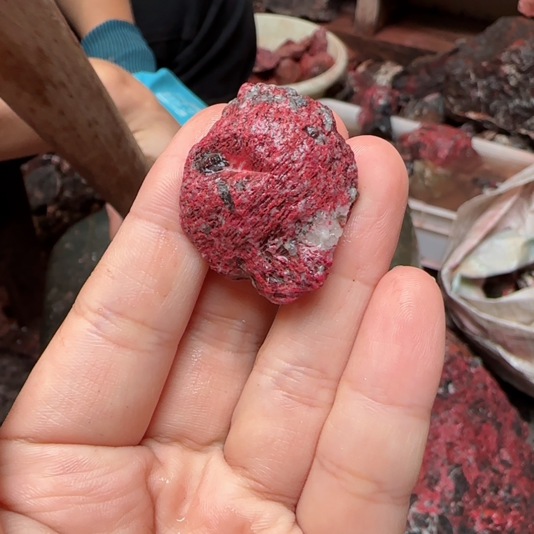 天然辰砂朱砂毛石头6