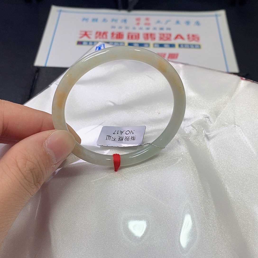 翡翠未镶嵌手镯（圆镯）