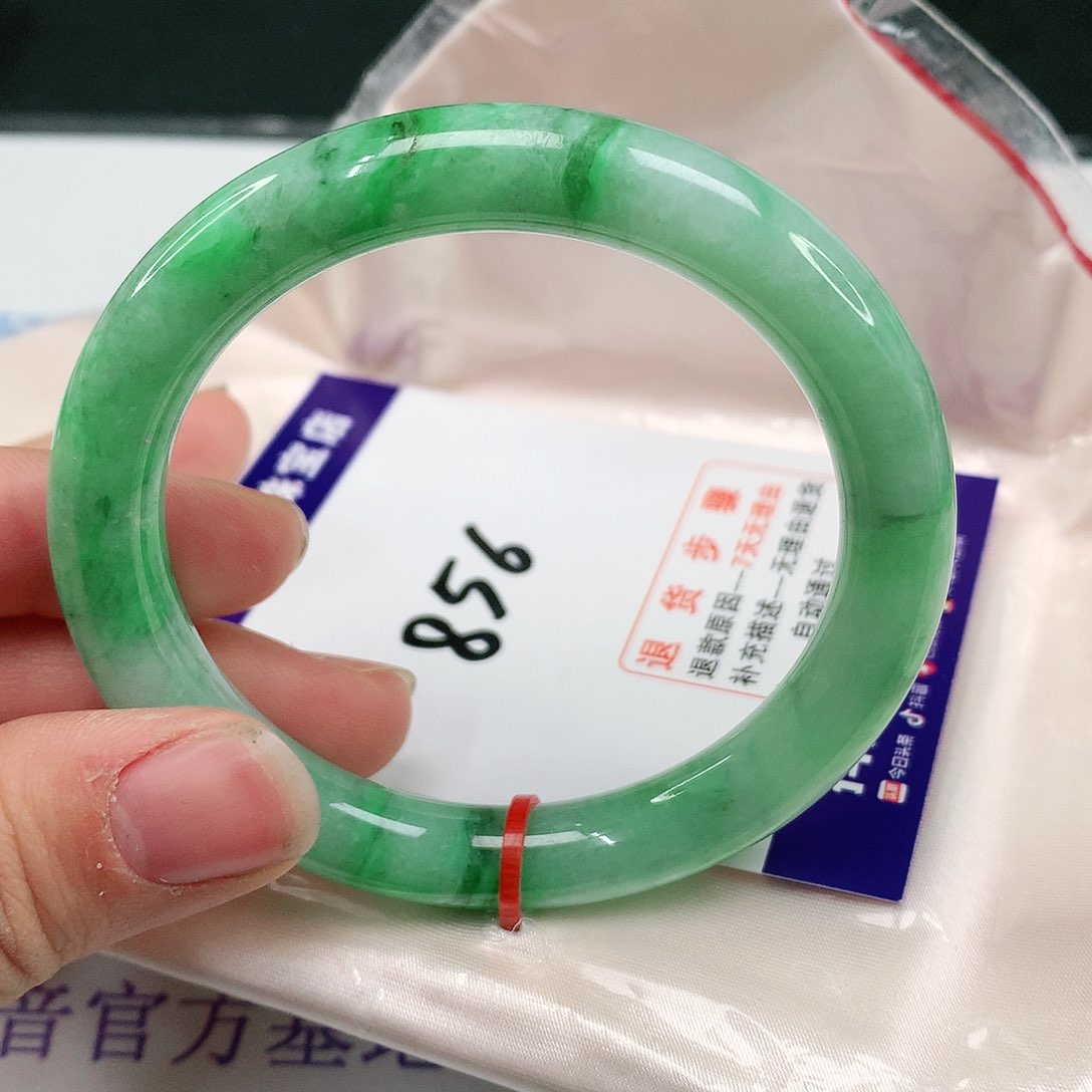 翡翠手镯未镶嵌翡翠