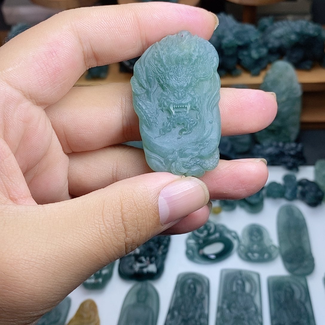 定制翡翠未镶嵌龙牌