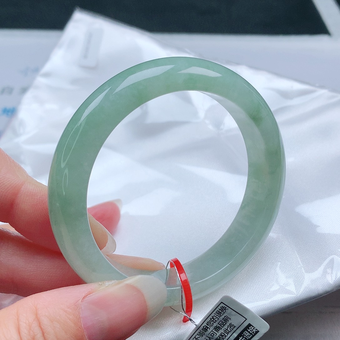 翡翠手镯未镶嵌53圈