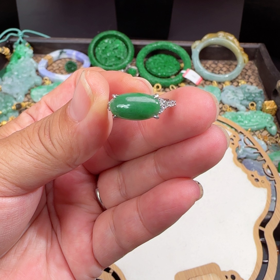 翡翠颈饰未镶嵌仿古