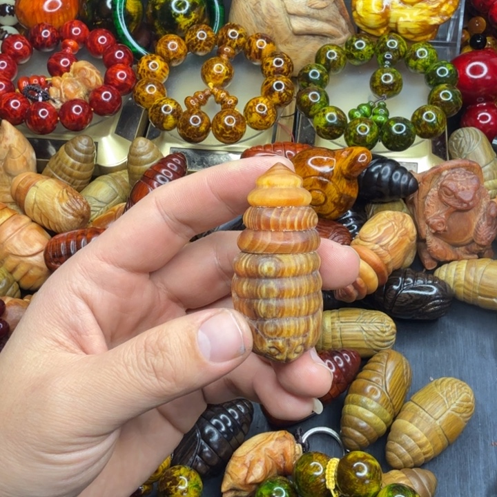 松木琥珀木文玩把件