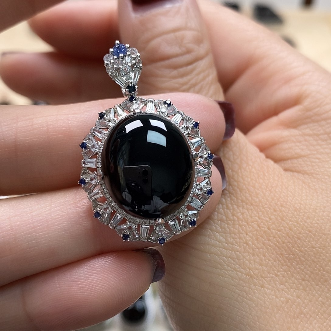 翡翠颈饰18K金镶嵌墨翠