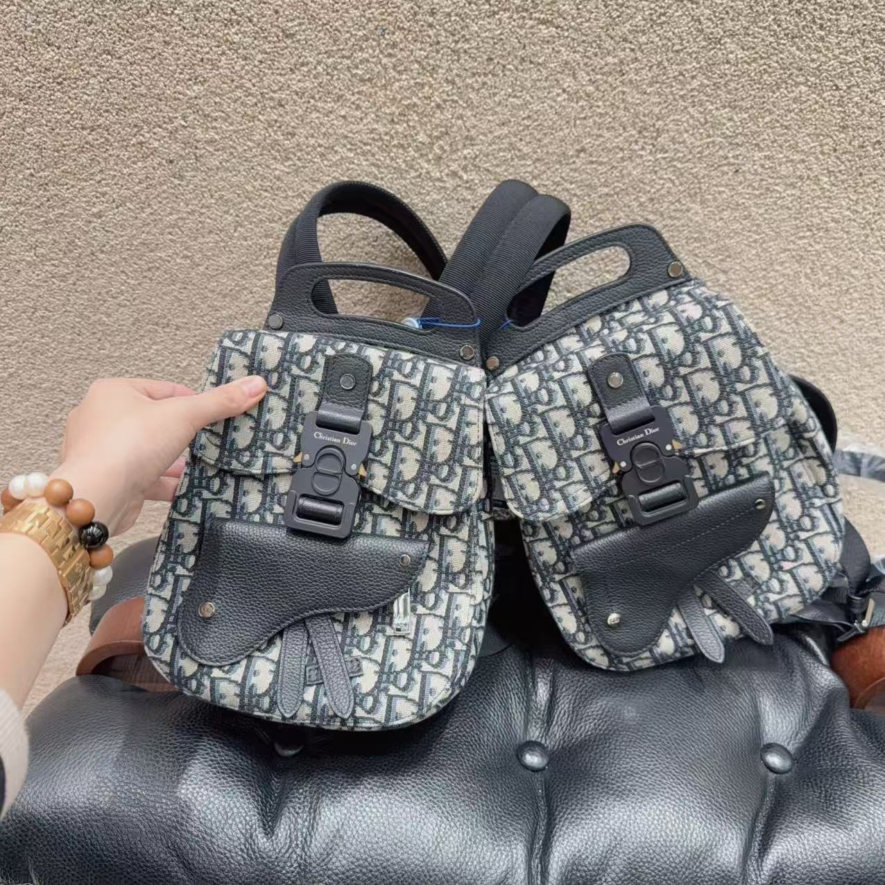 99新 DIOR/迪奥 迪奥/Dior 迪奥 mini老花马鞍双肩包！尺寸：27.5