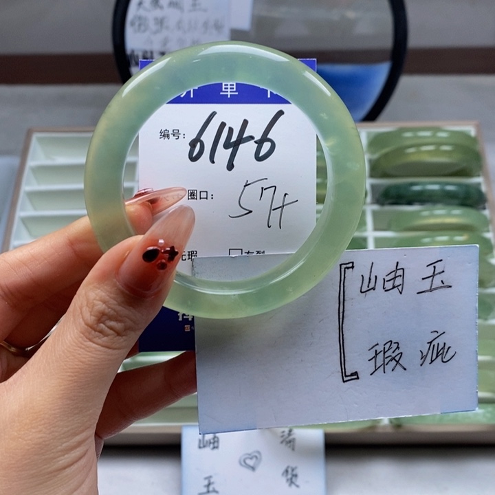 蛇纹石玉手镯未镶嵌