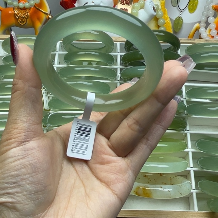 余***笙岫玉未镶嵌手镯岫玉