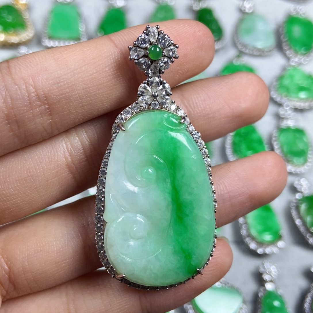 颈饰未镶嵌翡翠如意