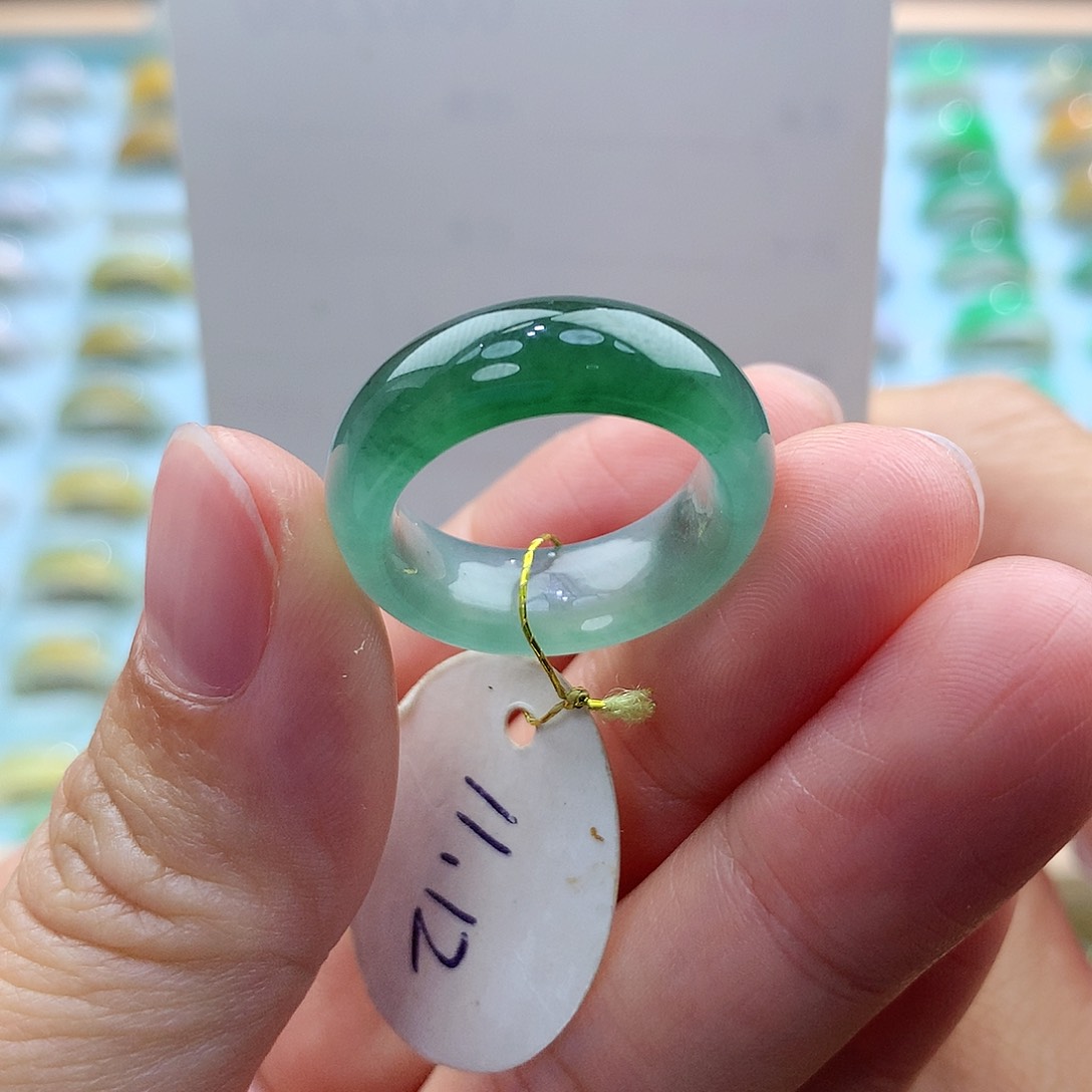 翡翠戒指未镶嵌12圈