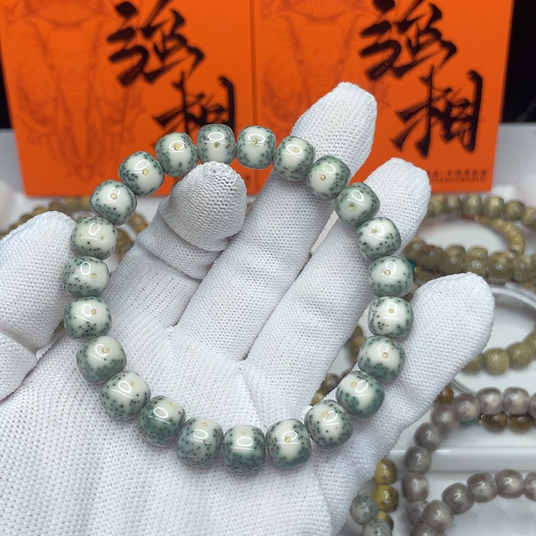 星月菩提手串每***饭19。10/9绿包白黄金瞳