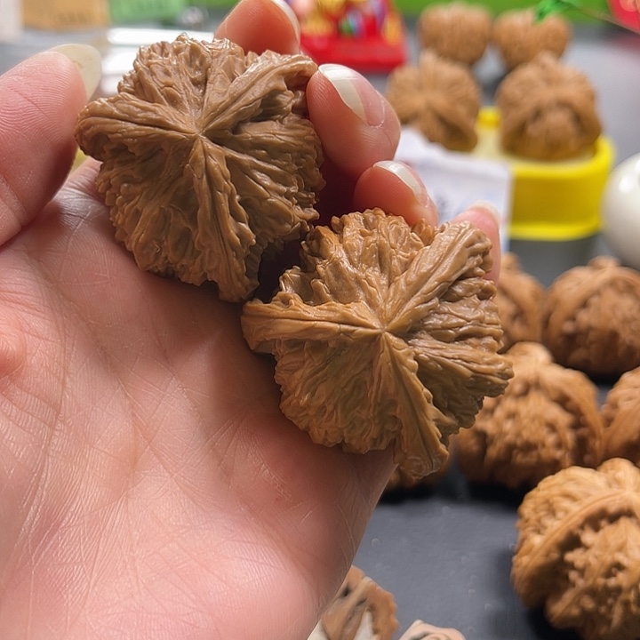 而***年吊坠文玩核桃拼接白奔