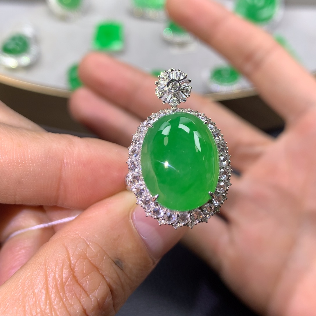 翡翠戒指18K金镶嵌翡翠