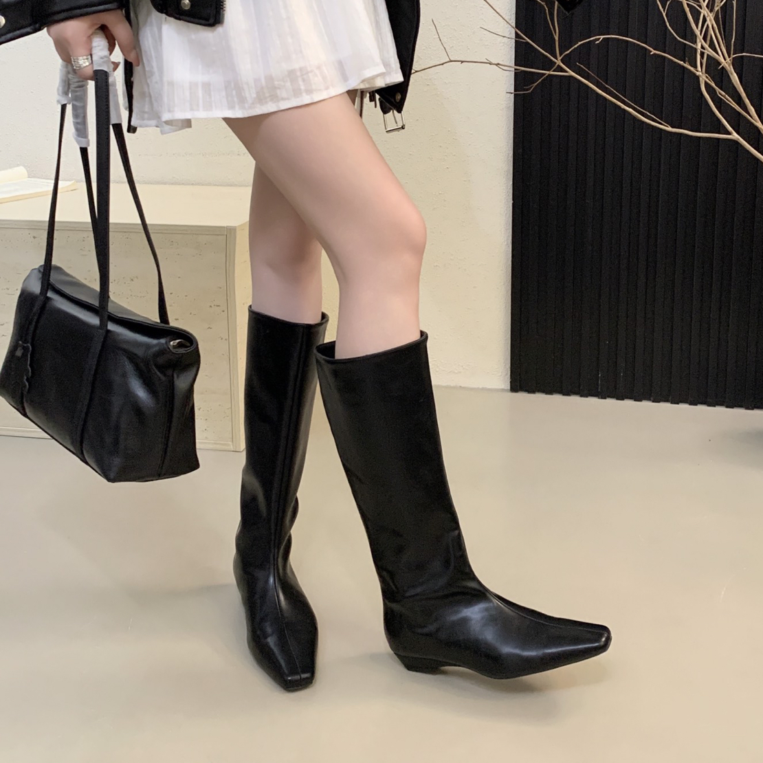 高级感不过膝骑士靴显瘦尖头长靴女秋冬百搭直筒瘦瘦靴低跟