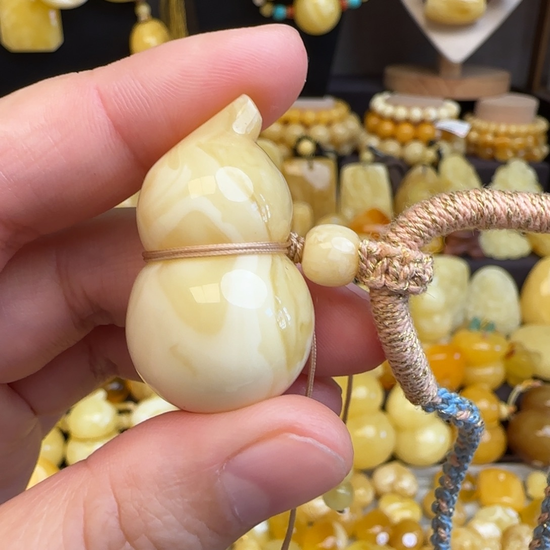 琥珀未镶嵌套链天然俄料浓白妖花蜜蜡葫芦吊坠