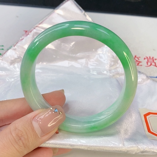 翡翠手镯未镶嵌天然翡翠A货129