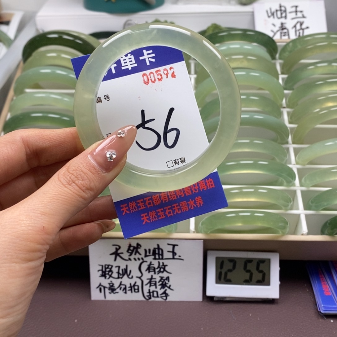 蛇纹石玉手镯未镶嵌