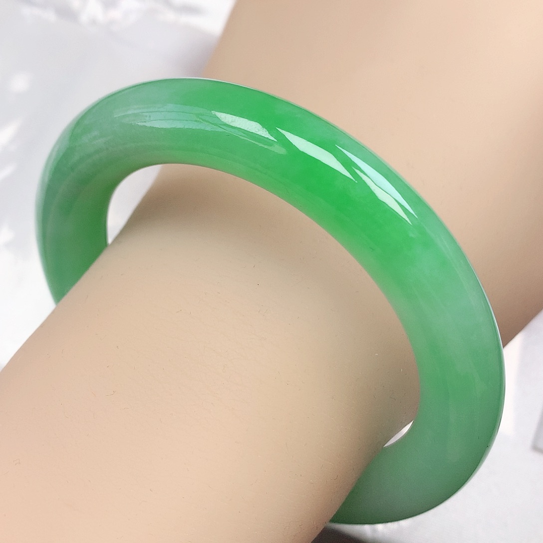 翡翠手镯未镶嵌抖音587