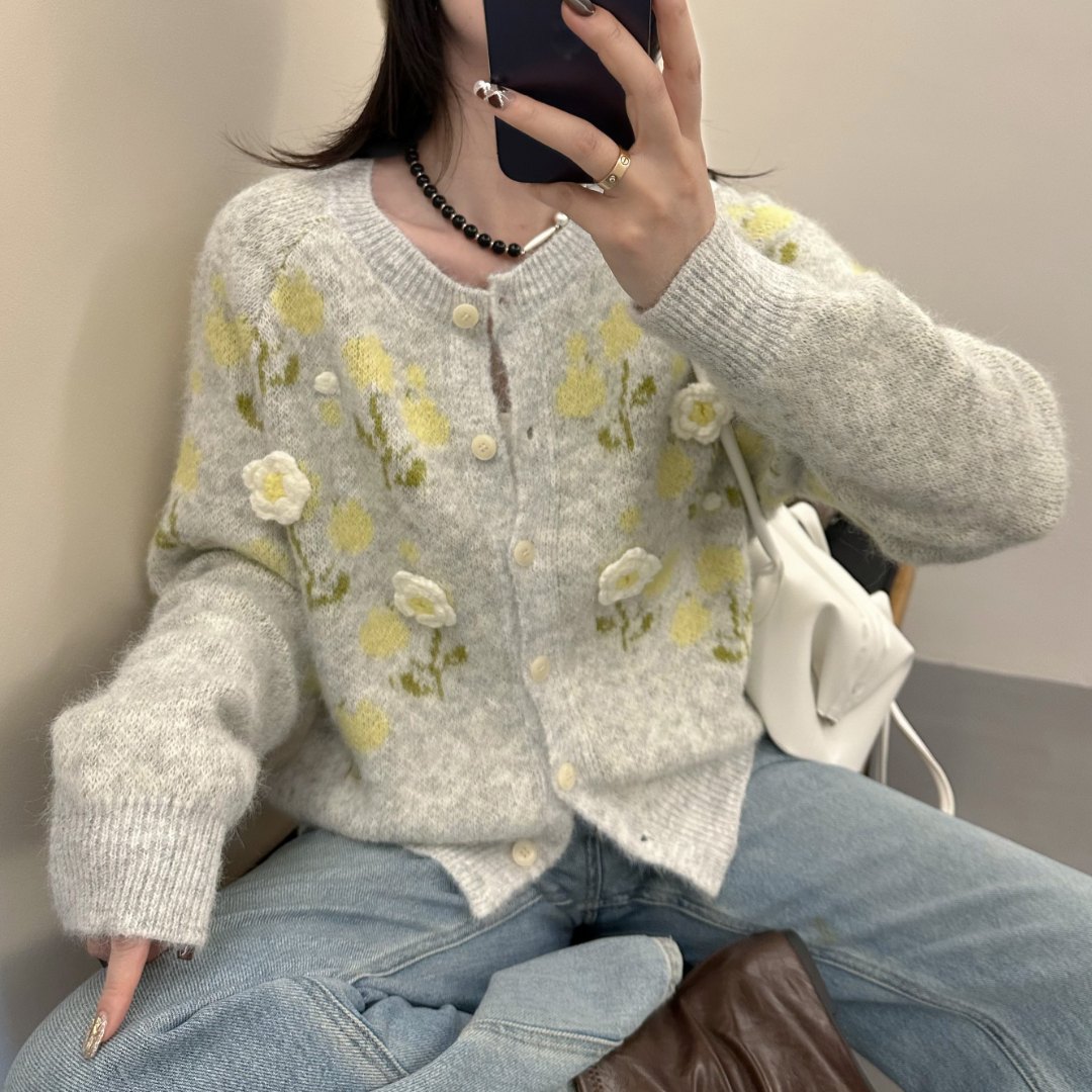 秋季新款时尚洋气复古设计感花朵宽松显瘦针织圆领开衫女毛衣外套