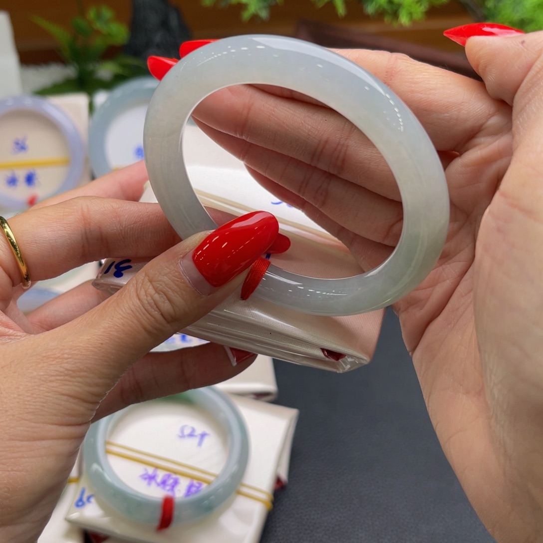 翡翠未镶嵌手镯（贵妃镯）缅甸