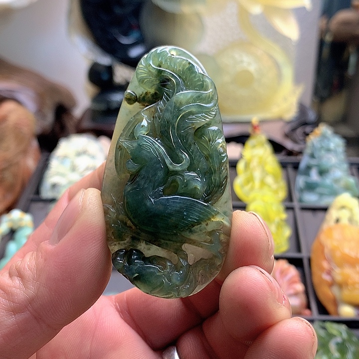 蛇纹石玉颈饰未镶嵌