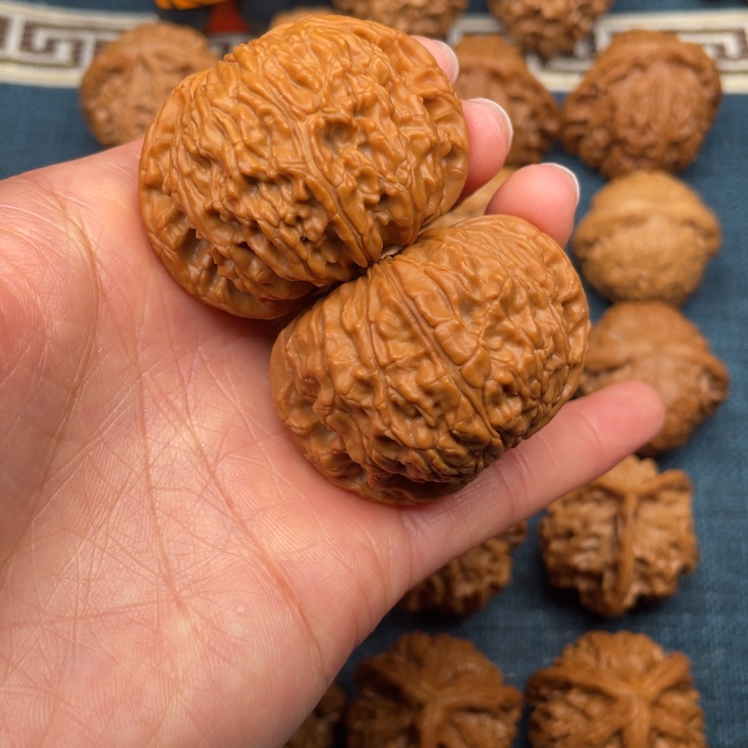 文玩核桃把件46.5全品毕业卡姿兰大眼睛闷白