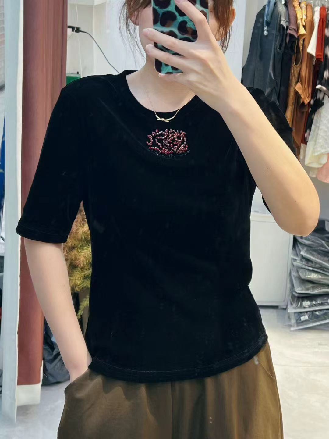 女士精品时尚打底衫