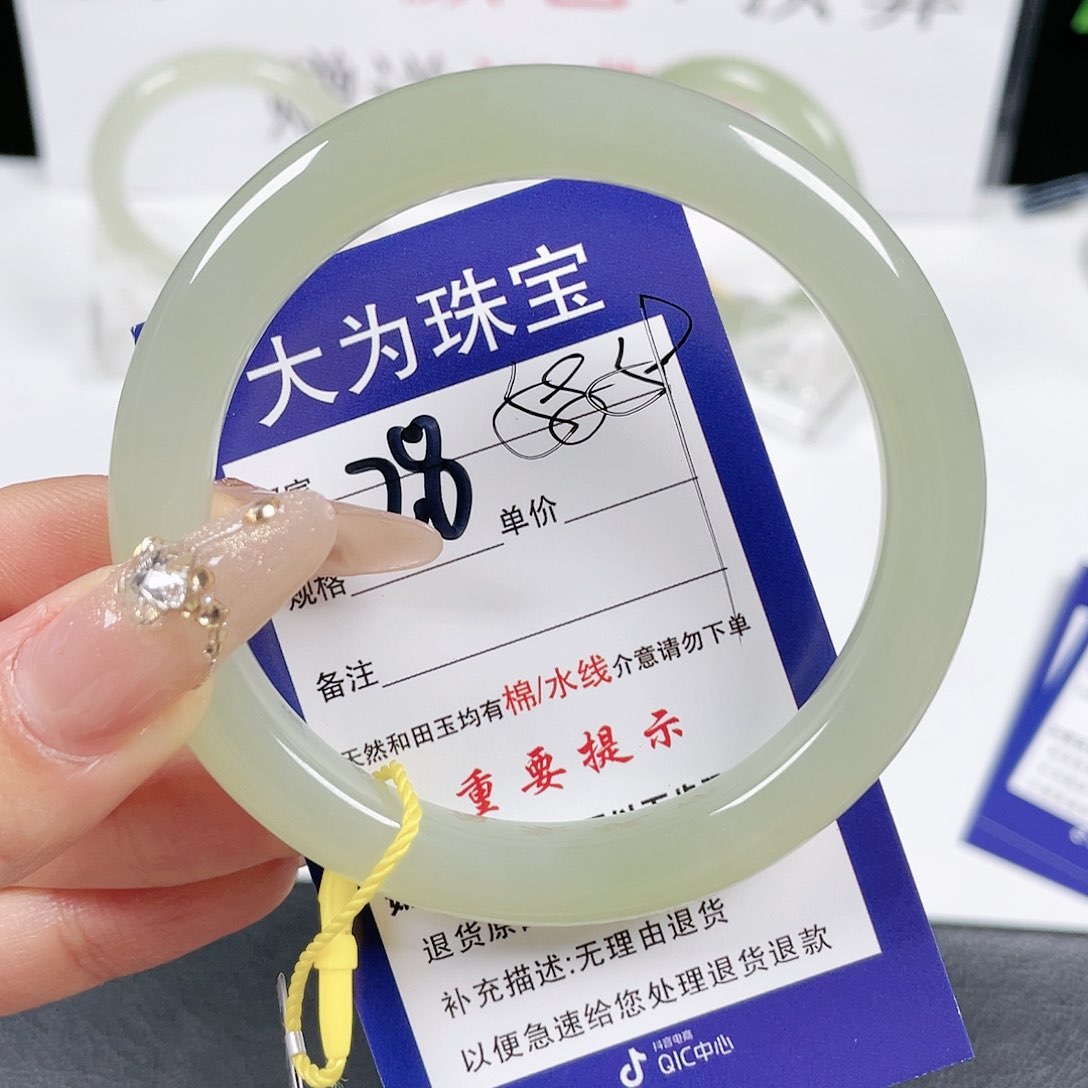 和田玉手镯未镶嵌