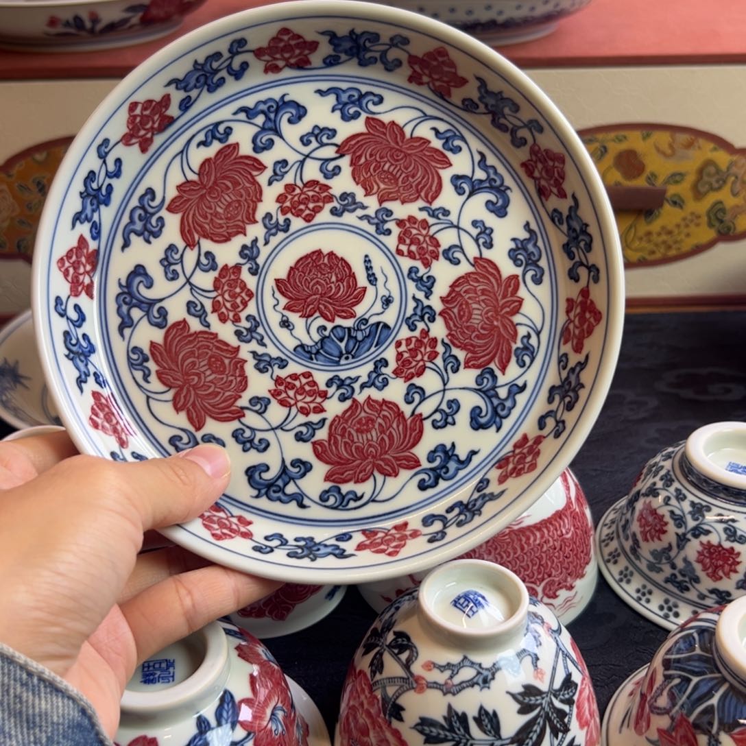 正绎堂釉里红金刚莲壶承 推荐