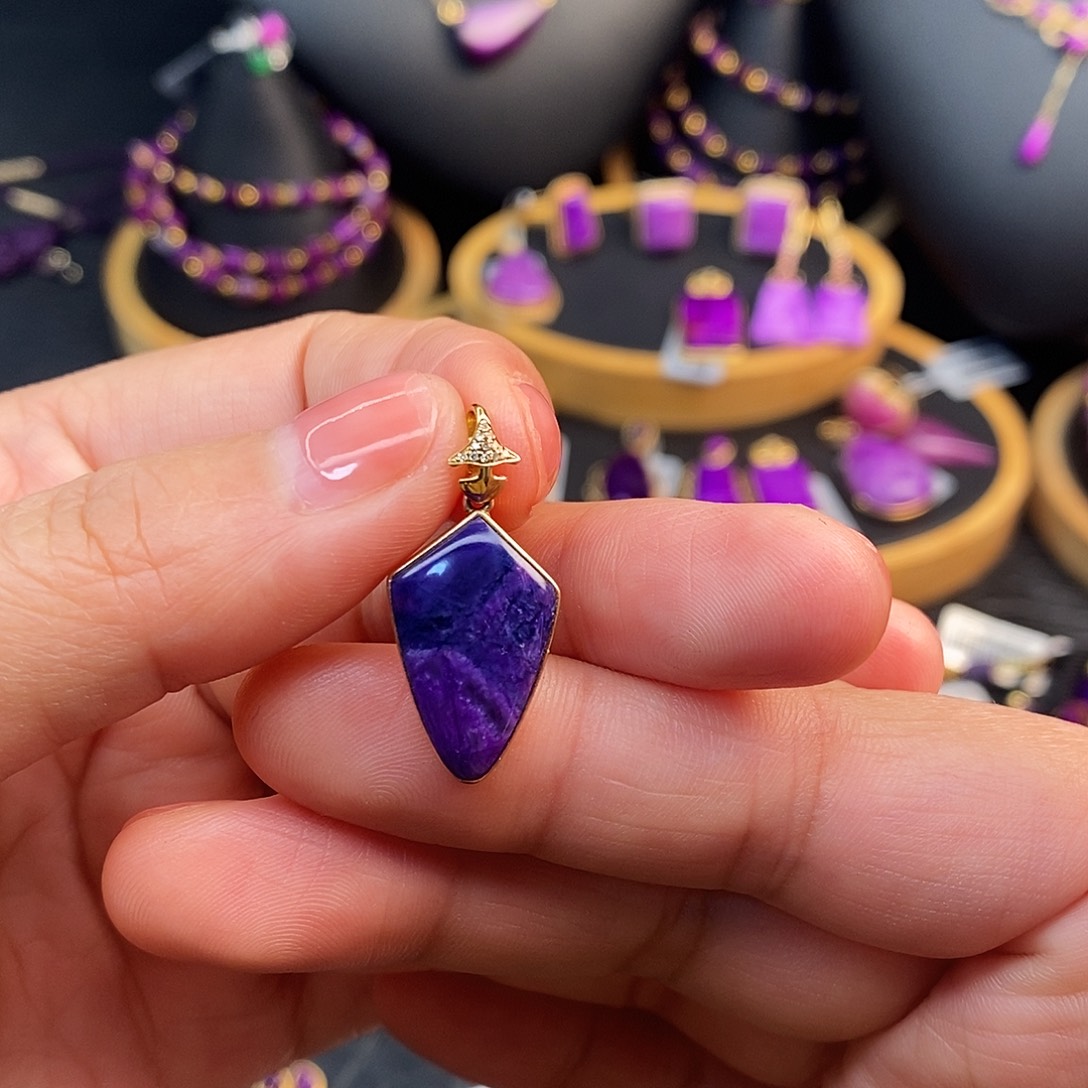 苏纪石（舒俱来）18K金镶嵌吊坠