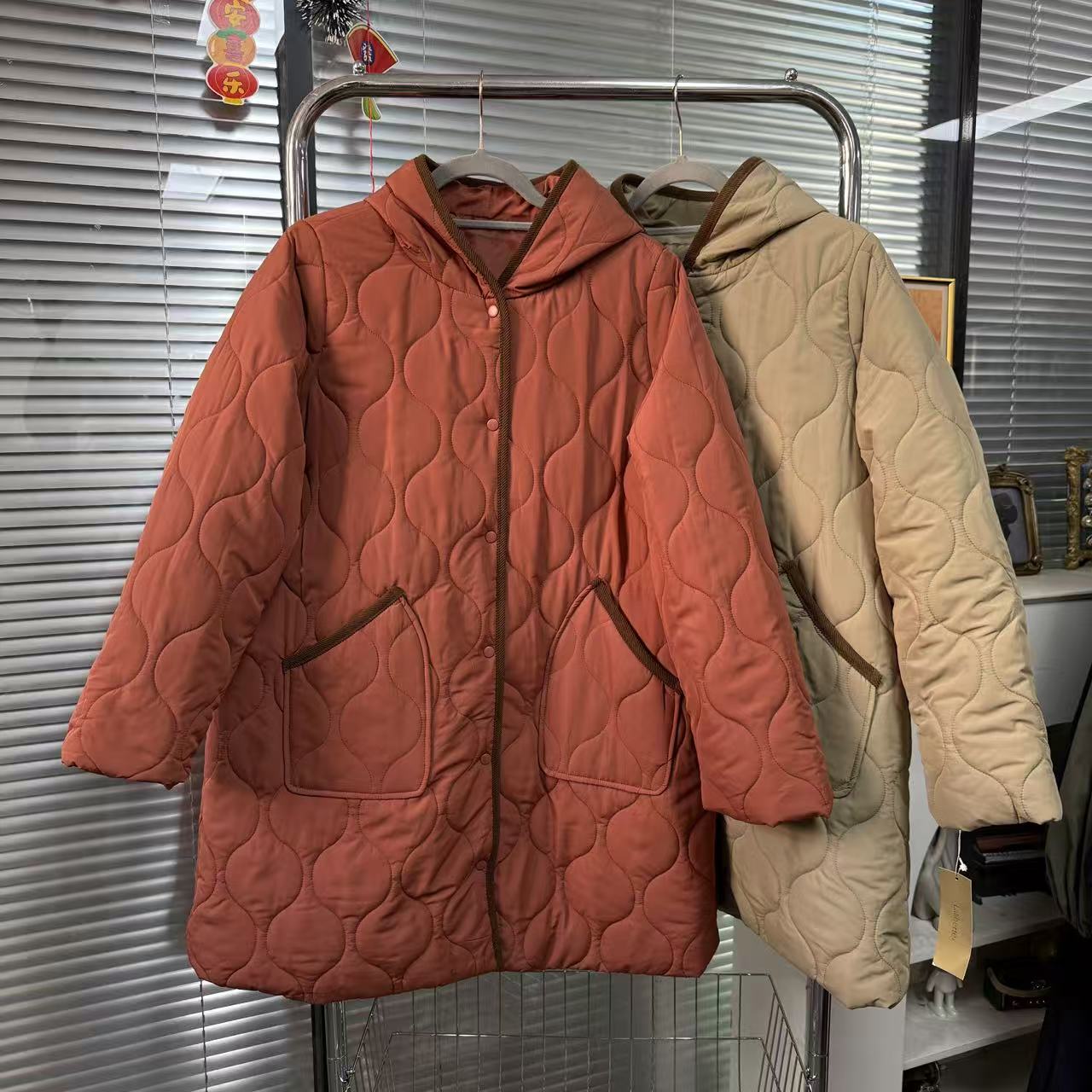 【外贸精品】4400 简约文艺连帽撞色边条夹棉 短外套