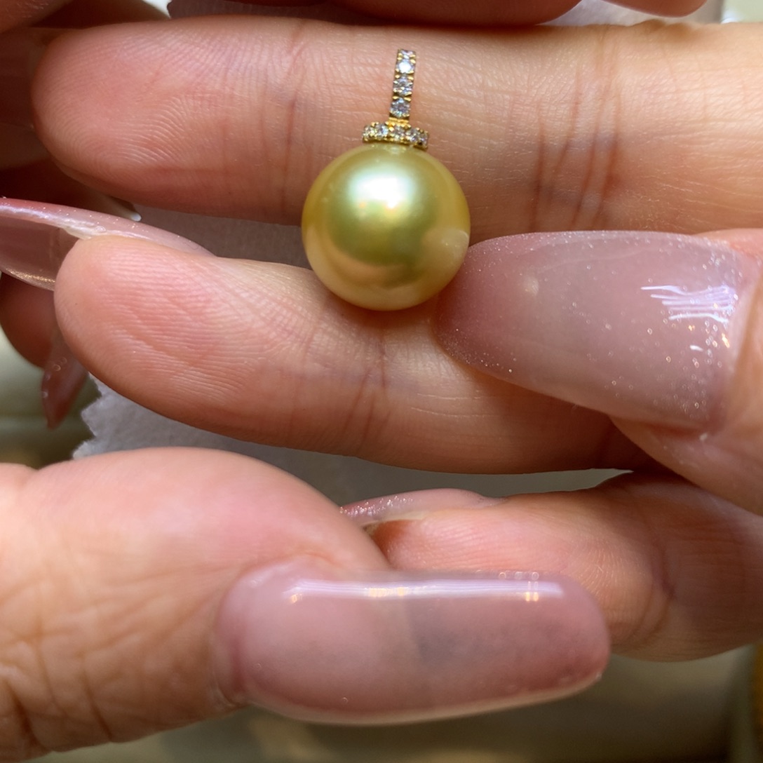 颈饰18K金镶嵌海水珍珠