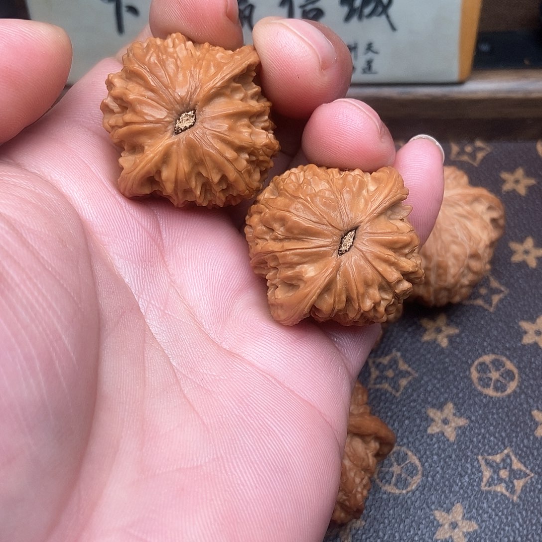 文玩核桃吊坠磨盘