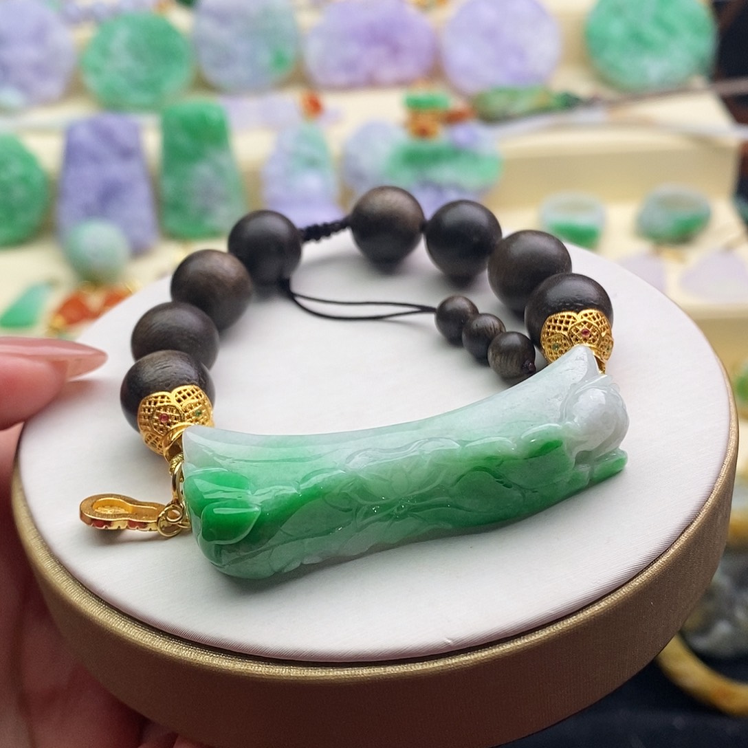 翡翠未镶嵌手镯手牌