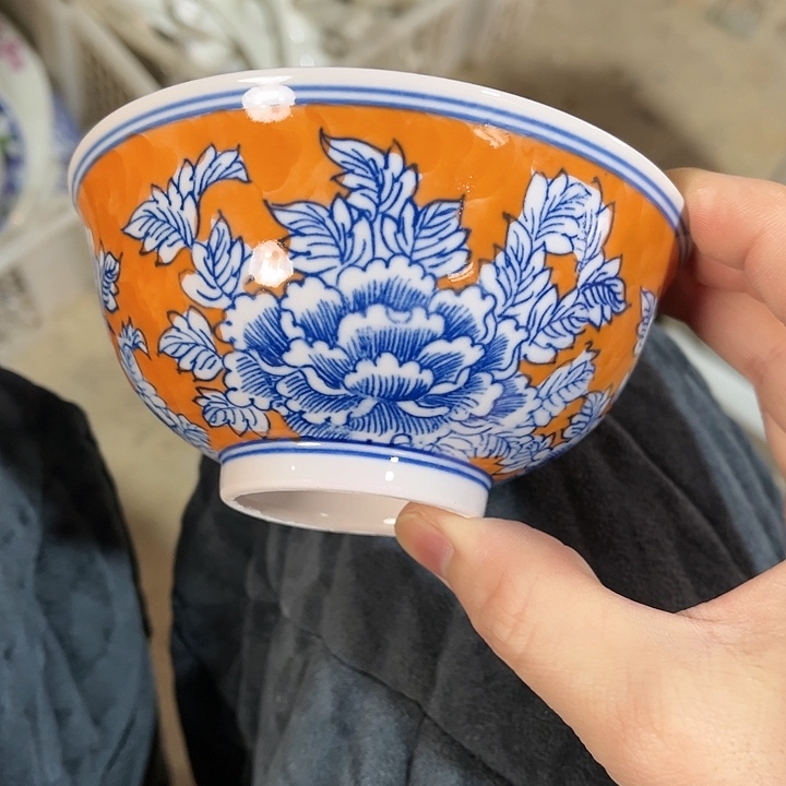 瓷片/////直径12.5厘米。红。