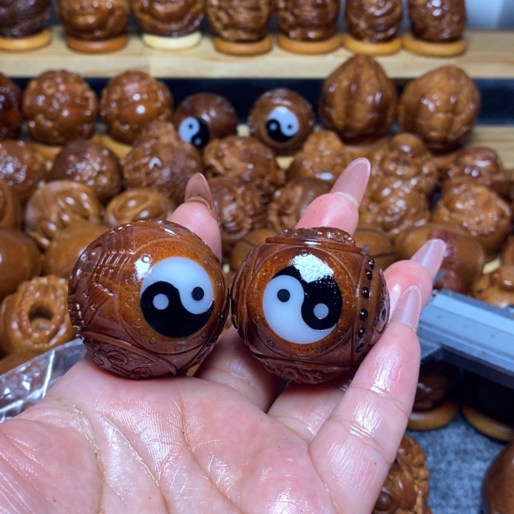 橄榄核吊坠王***?纯手工四项