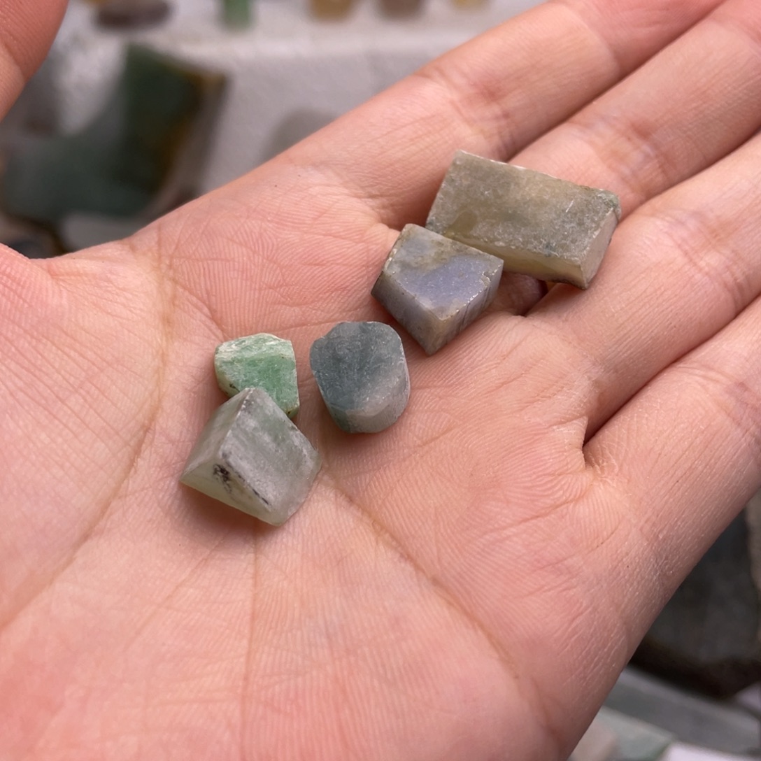 翡翠未镶嵌颈饰翡翠边角