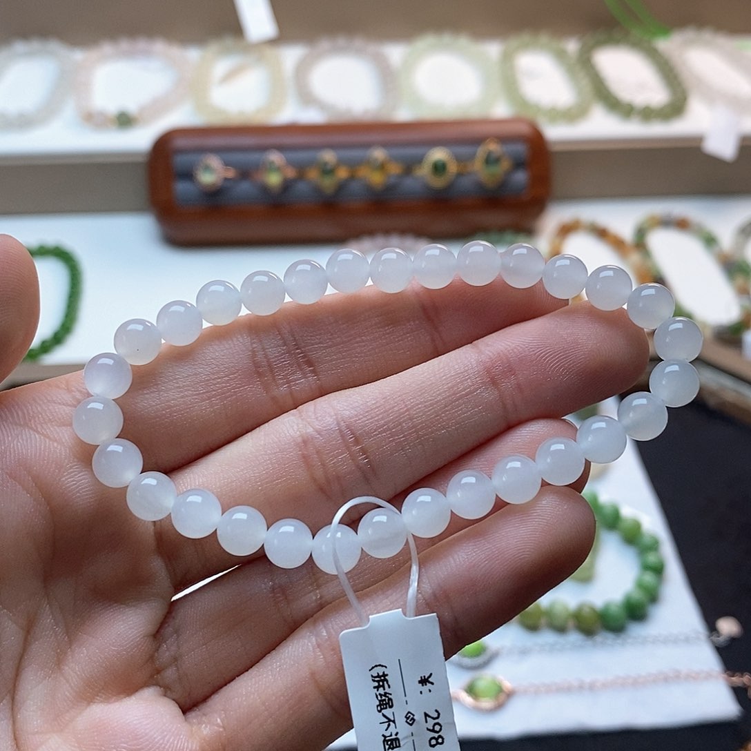 和田玉手链未镶嵌冰底白玉卡六