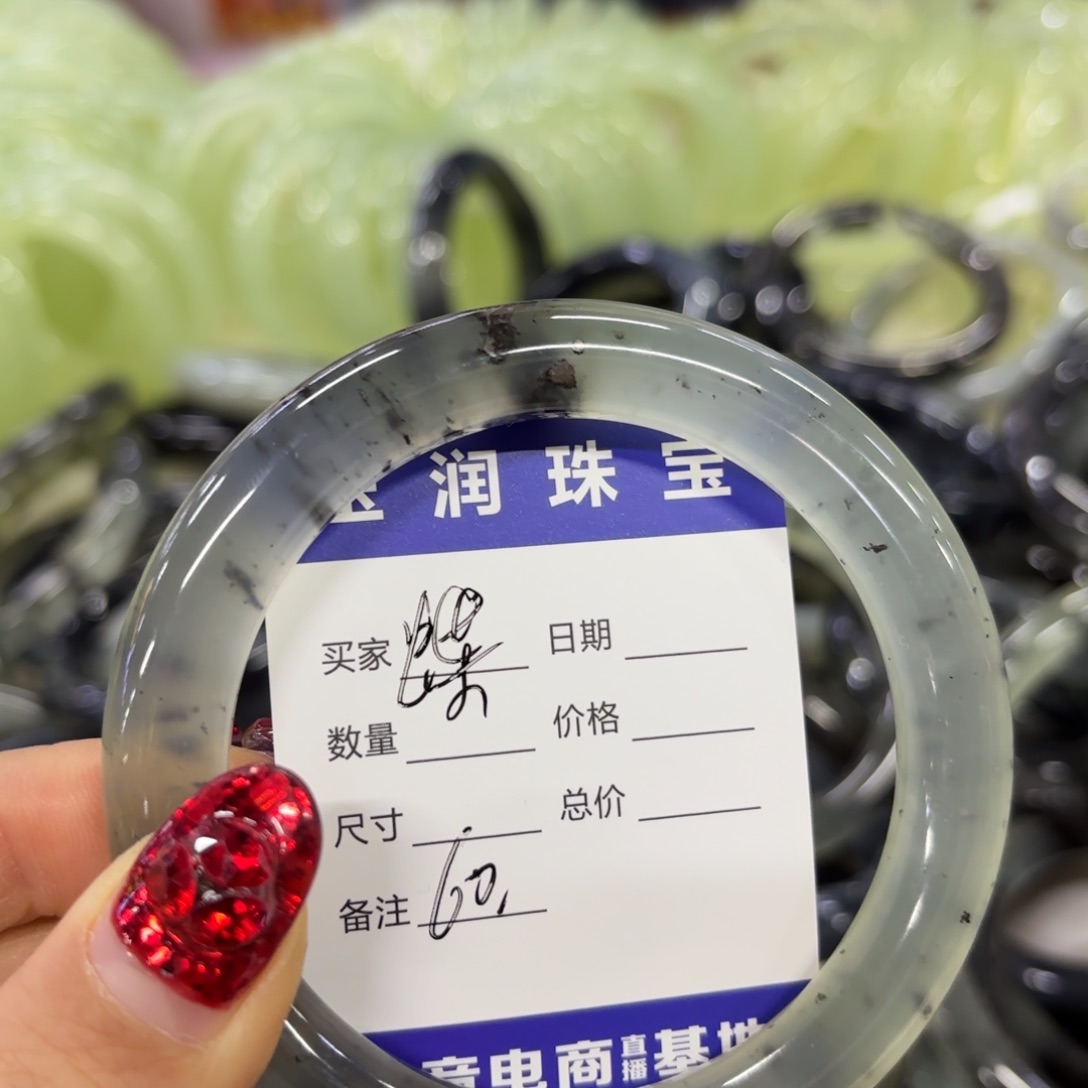 蛇纹石玉手镯未镶嵌蝶**舞