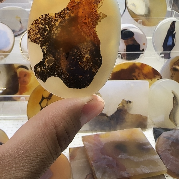 玛瑙/玉髓未镶嵌珠宝奇石